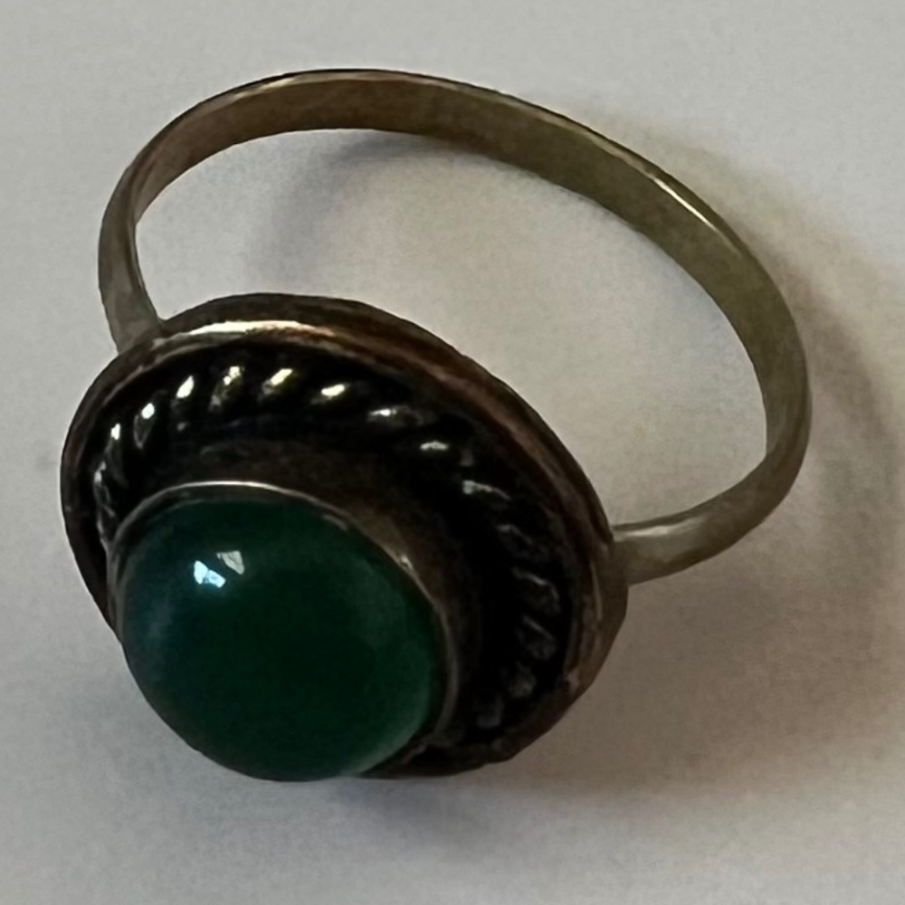 Green Round Stone in a Metal Setting Vintage Ring